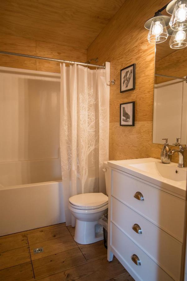Chute Lake Lodge Naramata Bagian luar foto