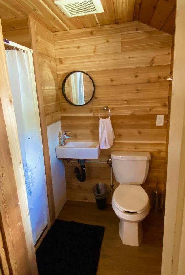 Chute Lake Lodge Naramata Bagian luar foto